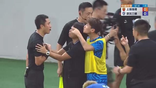 迪卡尼奥接着说：“我这么说并不是针对穆里尼奥、罗马俱乐部或其他任何球队。